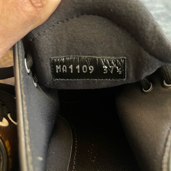 𝐋𝐕 𝐦𝐨𝐧𝐨𝐠𝐫𝐚𝐦 𝐰𝐨𝐦𝐞𝐧𝐬 𝐬𝐡𝐨𝐞𝐬 - Picture 9 of 11